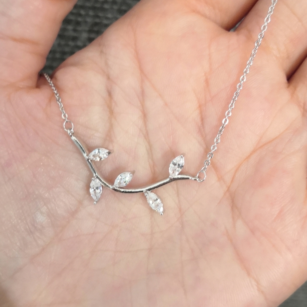 Brand new vine cz necklace